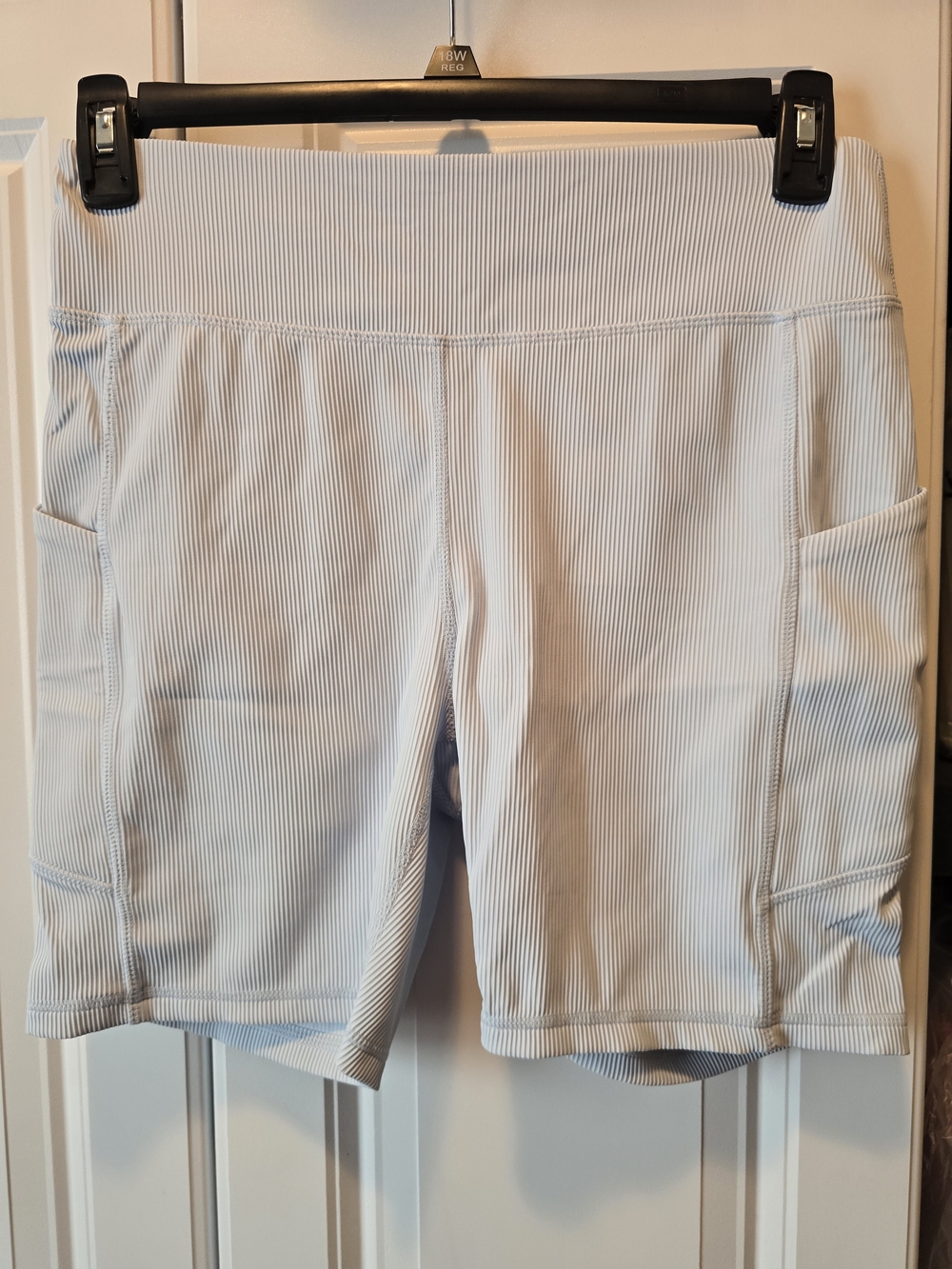 SlimFit Side-Pocket Women's Shorts in Light Blue